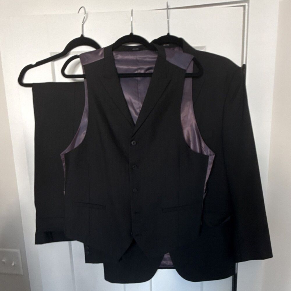 J. Ferrar Modern Fit Black 3-Piece Suit | 42R Jacket | 38W 30L Pants | Vest